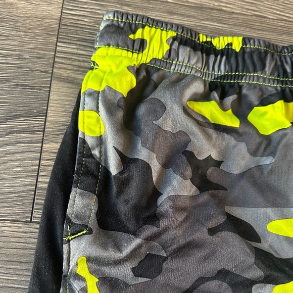 Russell Athletic Kids Camo Shorts - Neon Yellow and Black - Picture 4 of 8